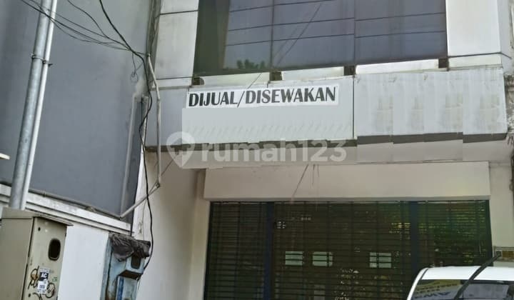 Shop house for sale in central Surabaya, Diponegoro Street, Surabaya.