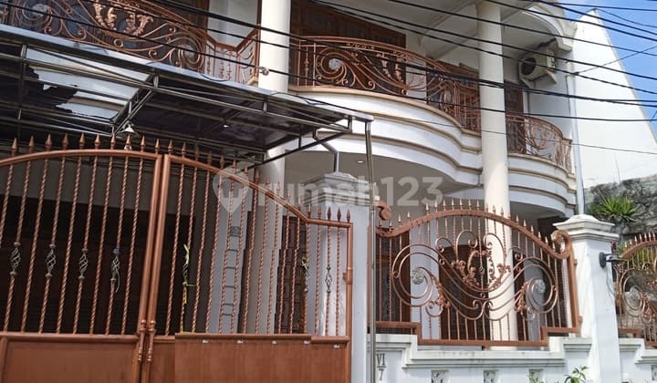 For Sale House on Margorejo Street, Wonocolo, Surabaya