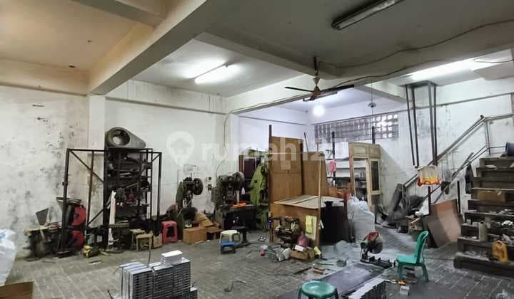 For sale: 2-story shop house in East Krukah.