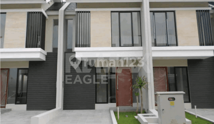 Disewakan Rumah Northwest Lake Citraland Surabaya