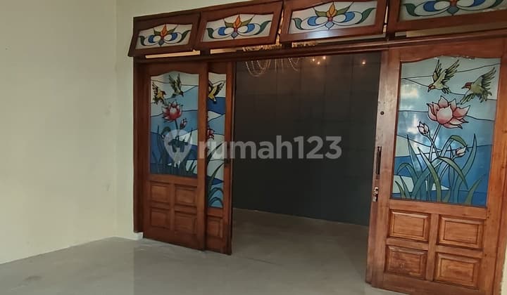 Dijual Rumah 2 Lantai di Semolowaru