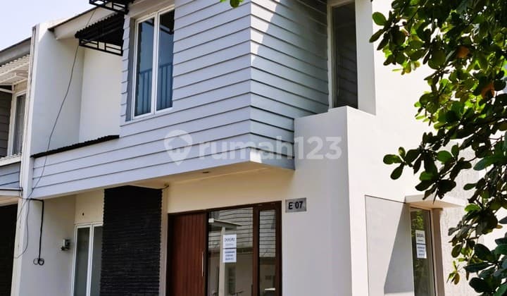 Jual Cepat Rumah Hoek Bangunan Baru di Natura Residence Cimone
