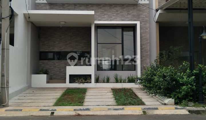 Rumah 2 Lantai Dekat Petukangan Utara dan Joglo