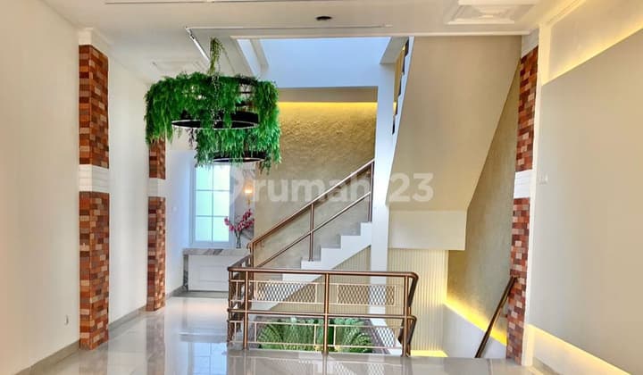 Dijual Ruko The Parisian Bintaro Sudah Renovasi Dan Siap Untuk Dijadikan Restaurant , Cafe Atau Salon