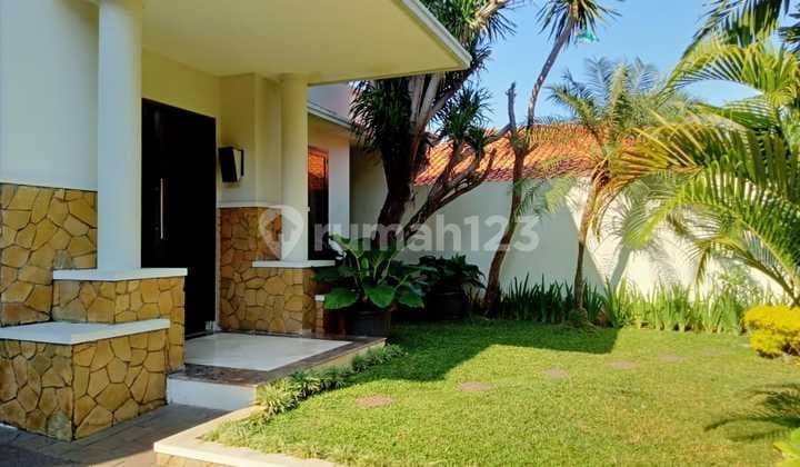 Luxury House, Ready to Move In, and Comfortable Living in South Jakarta