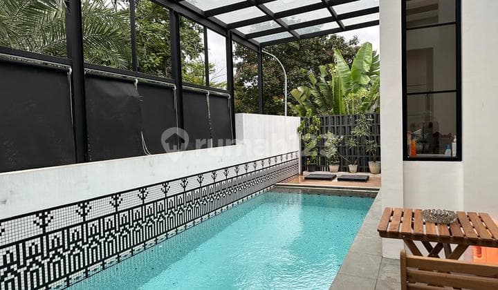Rumah Mewah Full Reno, Pool Pribadi di Bintaro Tangsel