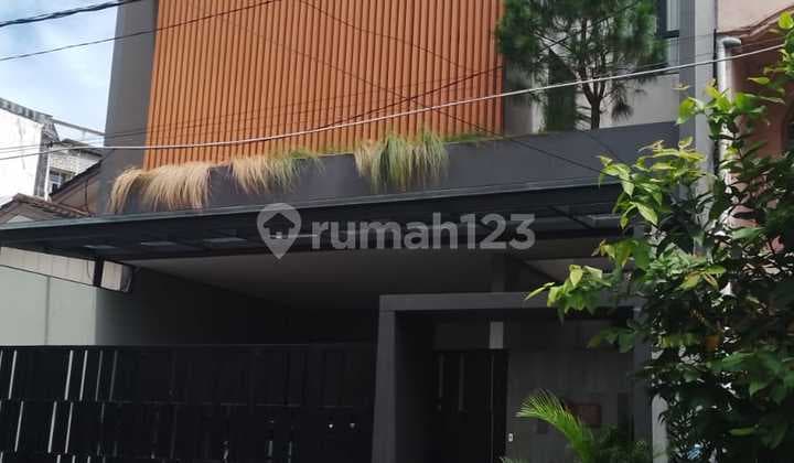 Rumah Mewah 3 Lantai Lebak Bulus + Kolam Renang Pribadi | Semi Furnished, Lokasi Super Strategis!