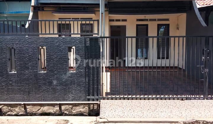 Rumah Siap Huni dengan Hunian Nyaman dan Asri di Ciputat