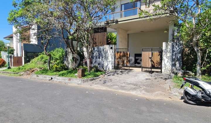 Villa House in Pecatu Graha Near Dreamland with Freehold Certificate