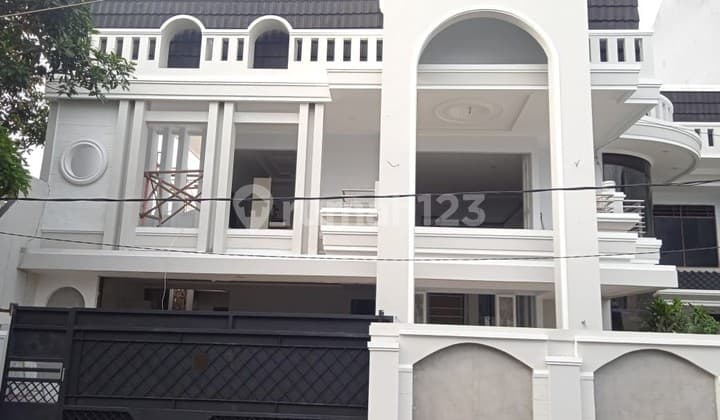 Simple Classic 2-story luxury house on the main street of Denpasar