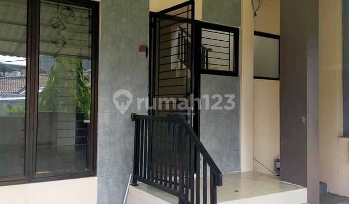 Rumah siap huni minimalis 2 lantai di Melati Mas