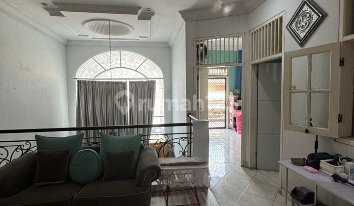 Disewakan Rumah Bagus Cantik Furnished 2,5 LT di Perumahan Taman Aries