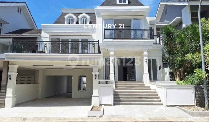 Dijual Rumah Brand New Model American Classic Depan Taman