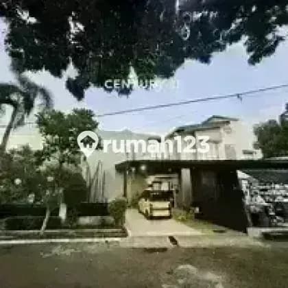 Hook House in the Dead-End Area Behind Modern Market Bintaro