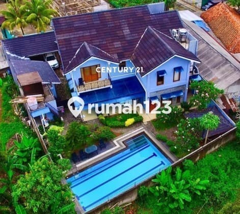 Dijual Rumah Mewah Siap Huni dengan Kolam Renang di Bintaro