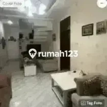 Dijual Rumah Dua Lantai Sektor 3 Lokasi Strategis Dekat Mall