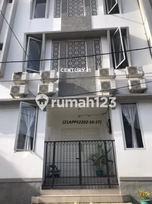 For Sale Minimalist Design Boarding House in Sector 5 Bintaro Jaya, Can Be Used as Passive Income