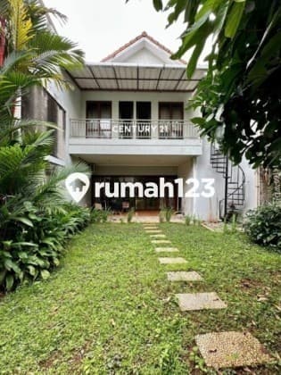 Move-In Ready House with Backyard in Discovery Bintaro Jaya