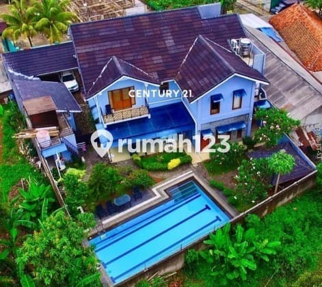 Dijual Rumah Mewah Siap Huni dengan Kolam Renang di Bintaro