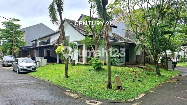 For Sale House Position Hook Within Cluster in Sector 9 Bintaro