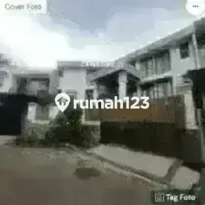 Ready-to-Occupy House in Bintaro Jaya, Has Swimming Pool, Good Air Circulation