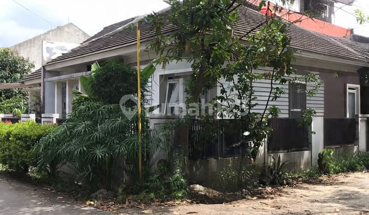 Rumah Hook di Komplek Kiara Sari Buah Batu