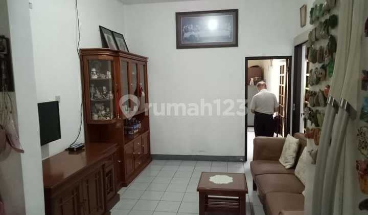 Rumah + Kostan di Jl. Morce, Bandung