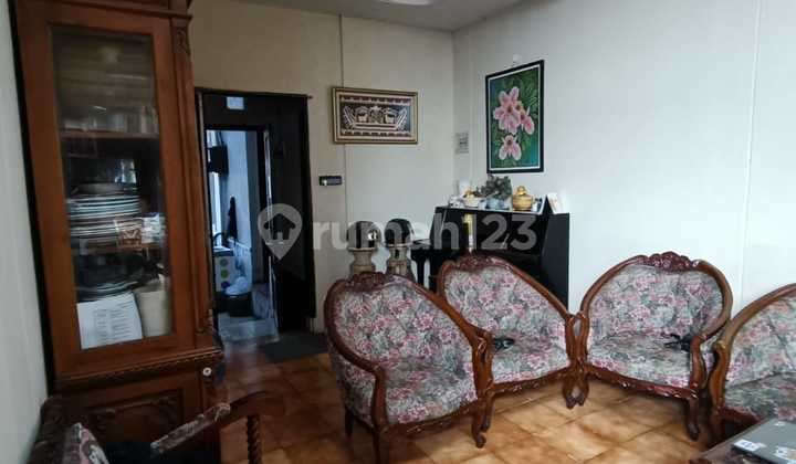 Rumah + Cafe di Jl. Teuku Angkasa, Sayap Dago, Bandung