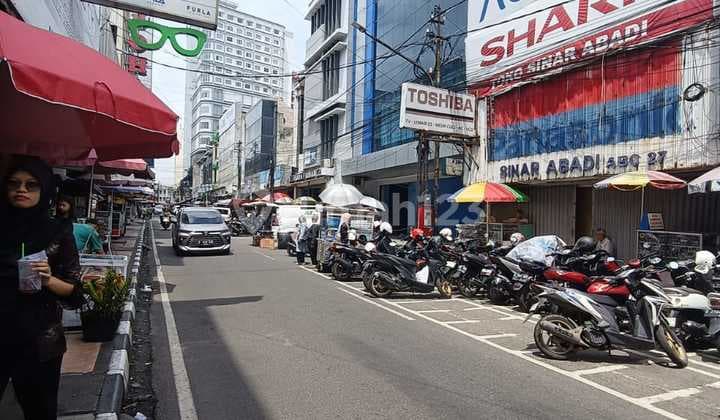 Ruko di Jl. Abc, Pusat Kota Bandung
