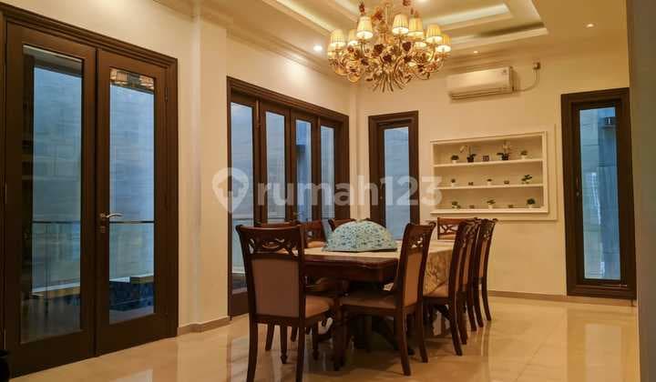 Rumah Graha Family Dekat Citraland, Pakuwon Indah, Wiyung