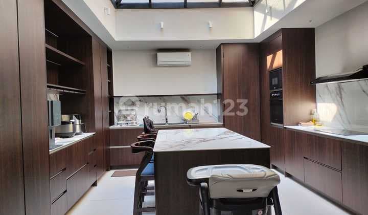 Rumah Citraland Dekat Pakuwon Indah Graha Family Royal Residence