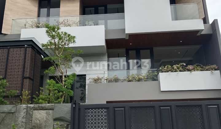 House Citraland Near Graha Family Pakuwon Indah Wiyung