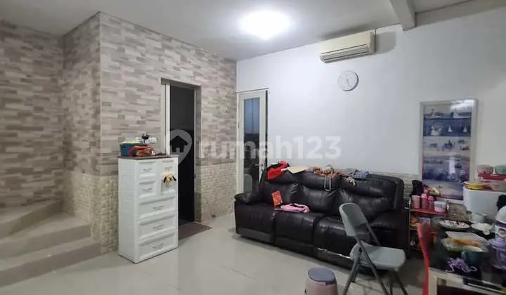 Royal Residence Qiyung House Near Pakuwon Indah Citraland Graha Famili