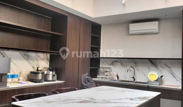 Rumah Citraland Pakuwon Indah Graha Famili Dekat Royal Residence