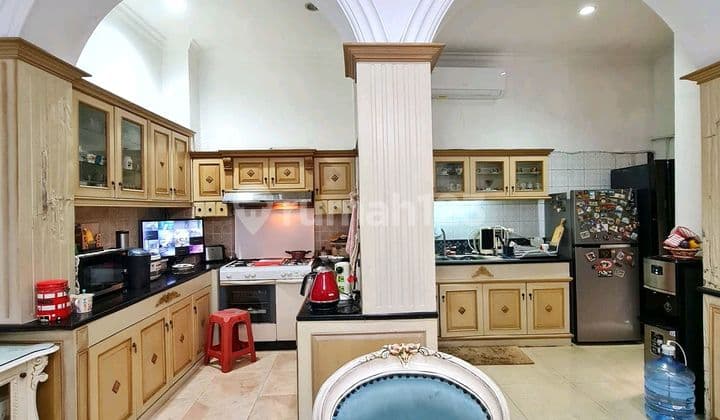 Taman Sari Siap Huni Furnished 3 Lantai SHM