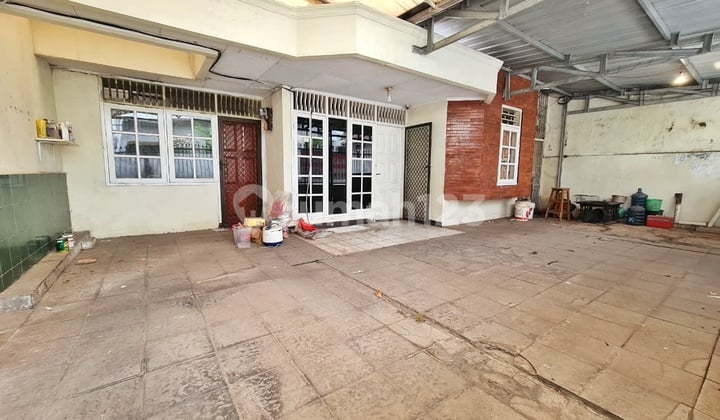 Taman Kedoya Baru, Hitung Tanah, Rumah Lama Butuh Renovasi SHM