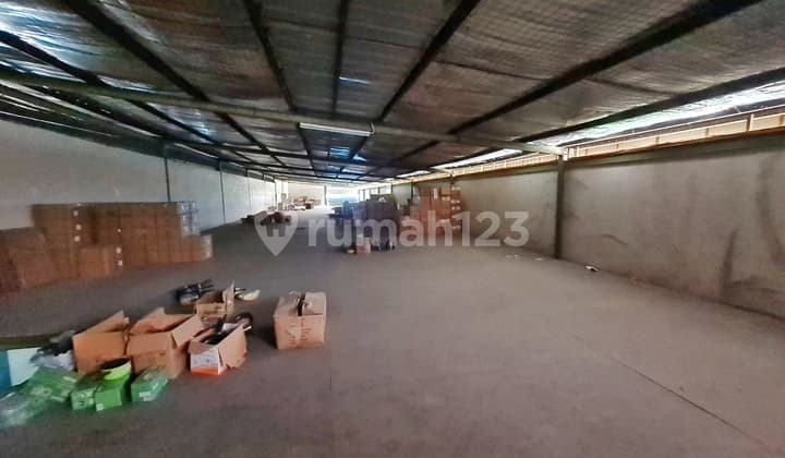 Pabrik Gudang di Jalan Raya Narogong , Bekasi 9.700m2, Siap Huni Bagus