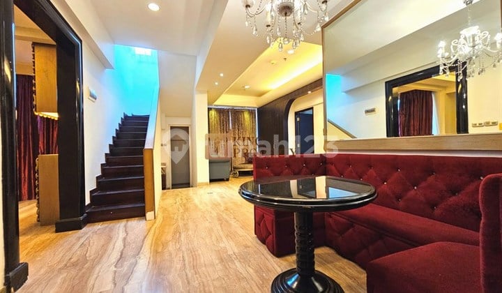 Iconic Living! Townhouse Modern di Atas Mall Cosmo Park Thamrin Super Eksklusif!