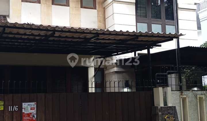 Rumah Bagus di Lokasi Strtegis Kawasan Kebayoran Baru Jakarta Selatan