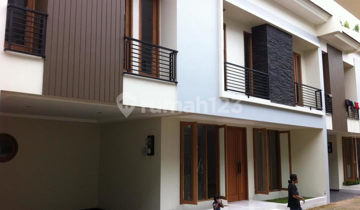 Rumah Bagus Siap Huni Dekat Tol Simatupang, Jakarta Selatan