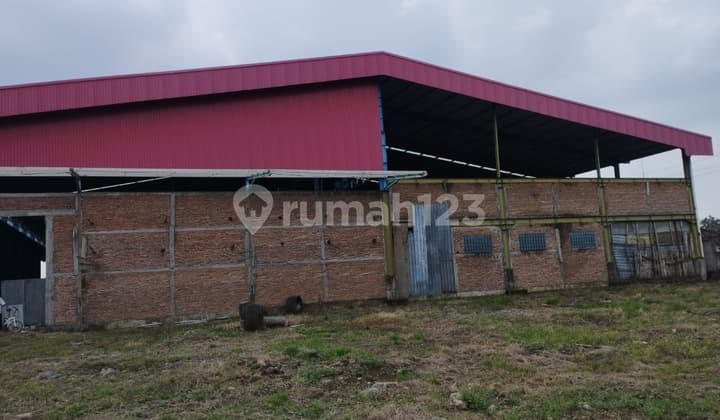Gudang Murah, Jl. Adi Sumarmo, Colomadu, Lt=2500 Meter2, Luas Bangunan = 2000 Meter, Open Rp.5 Milyar (Nego )