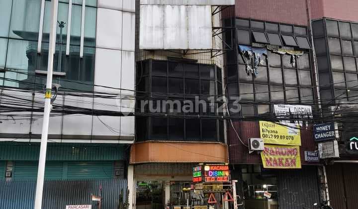 Ruko dengan lokasi strategis diperempatan jalan besar dijual dibawah NJOP