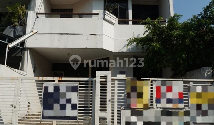 2-story house in Sunrise Garden that can support your business, located near Kebon Jeruk, West Jakarta.