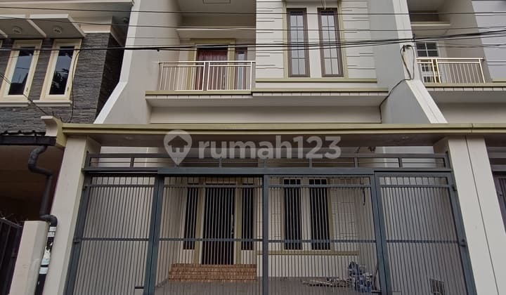 Rumah Cantik Minimalis Siap Huni Tomang Jakarta Barat