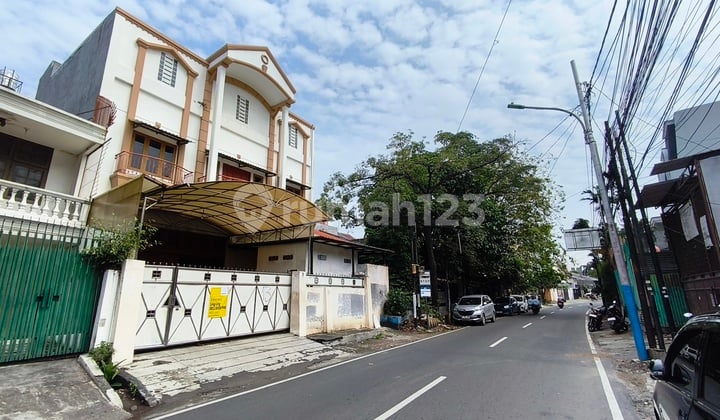 Gudang & Kantor 600 M² di Tomang - Strategis dan Akses Mudah Tol