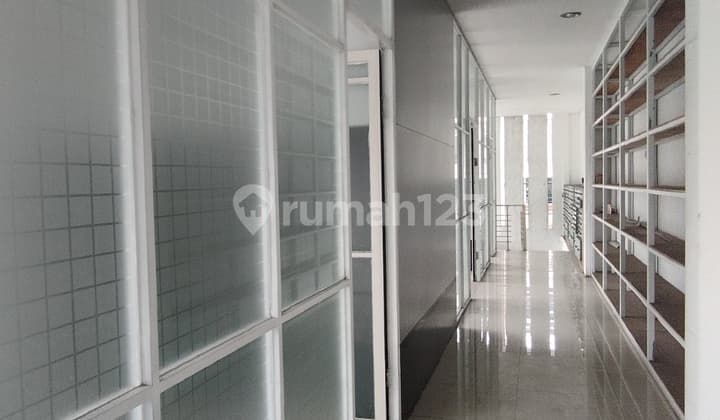 Ruang Usaha dan ruang kantor diarea komersil