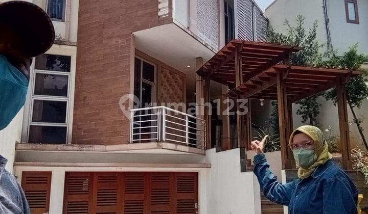 Rumah Town House SHM Dekat Akses Tol Lebak Bulus Jakarta Selatan