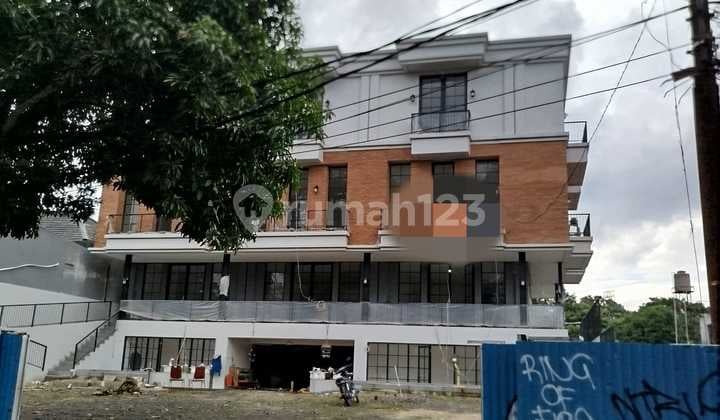 Brand New Gedung 3 Lantai + Basement di Krukut Dekat Akses Tol