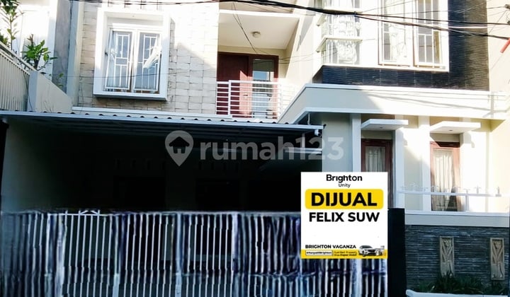 2.5-Story House in West Enggano, Gresik New City