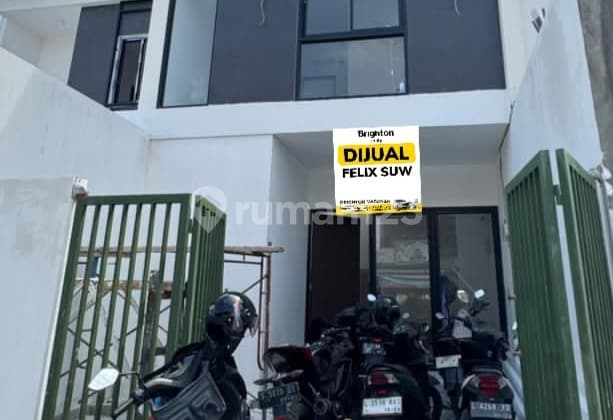 Rumah Baru 2 Lantai di Semolowaru Elok 1 M An